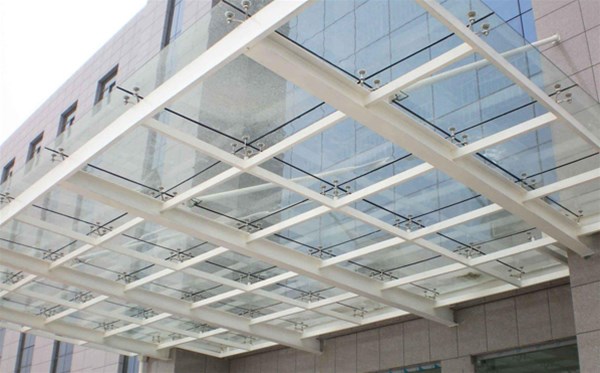 室外用的钢结构玻璃雨棚,选择夹胶玻璃的原因?